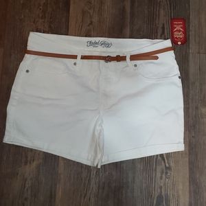 Nwt size 16 white shorts ⭐